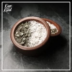 0208 HOWLITE/PYRITE X9 MOG